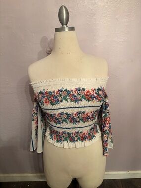 Off the shoulder crop blouse